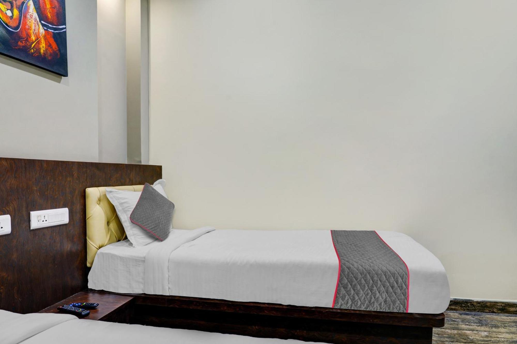 Super Townhouse Dev'S Inn By Cj Gunadala ภายนอก รูปภาพ