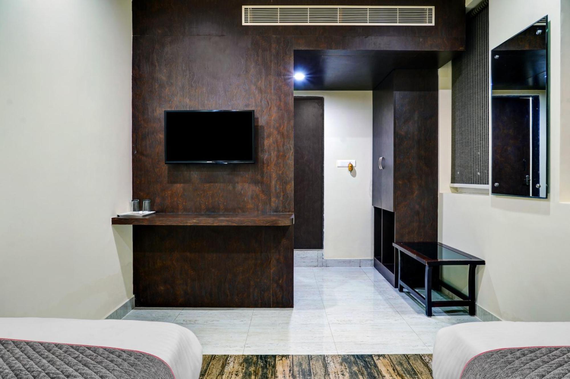 Super Townhouse Dev'S Inn By Cj Gunadala ภายนอก รูปภาพ
